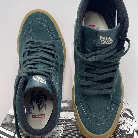 Vans Men’s Skate Sk8-Hi Green/Gum
VN0A2Z3317P
Sneakers - Picture 12 of 16
